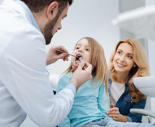 Pediatric Dentist Checkup Child Mother Dental Clinic